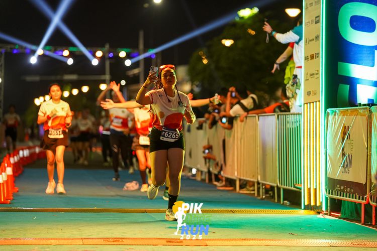 Race photo from PIK NITE RUN 2025