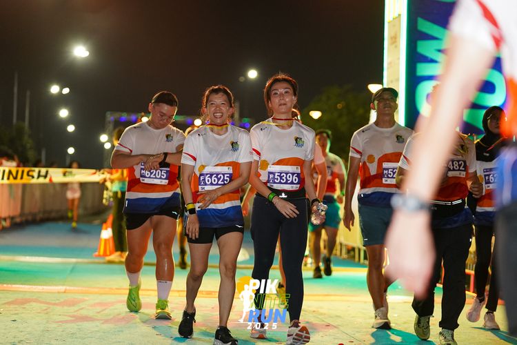 Race photo from PIK NITE RUN 2025