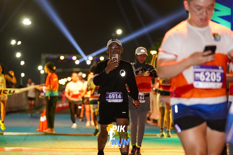 Race photo from PIK NITE RUN 2025