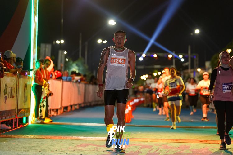 Race photo from PIK NITE RUN 2025