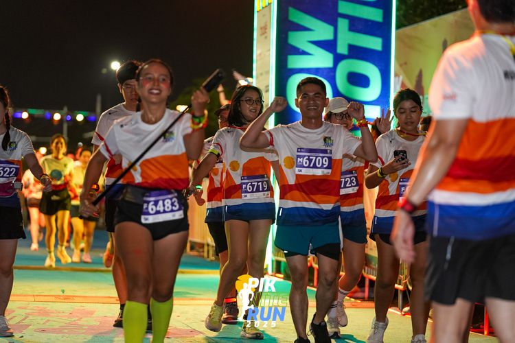 Race photo from PIK NITE RUN 2025