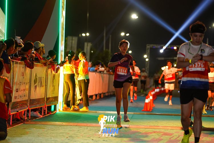 Race photo from PIK NITE RUN 2025