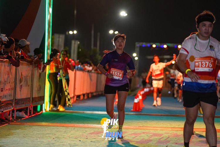 Race photo from PIK NITE RUN 2025