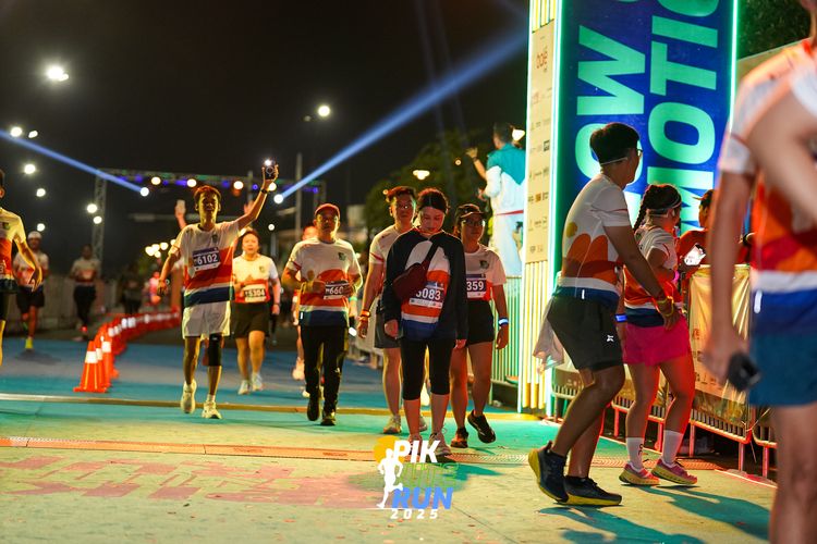 Race photo from PIK NITE RUN 2025
