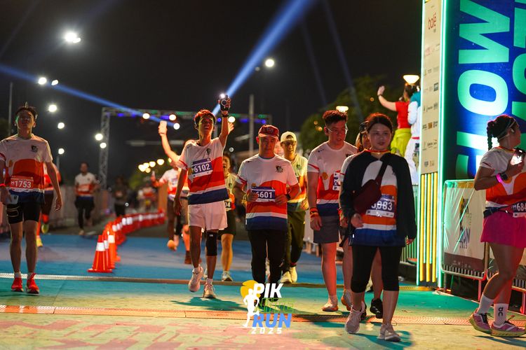 Race photo from PIK NITE RUN 2025