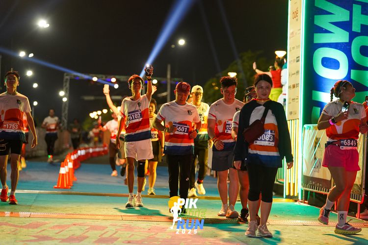 Race photo from PIK NITE RUN 2025