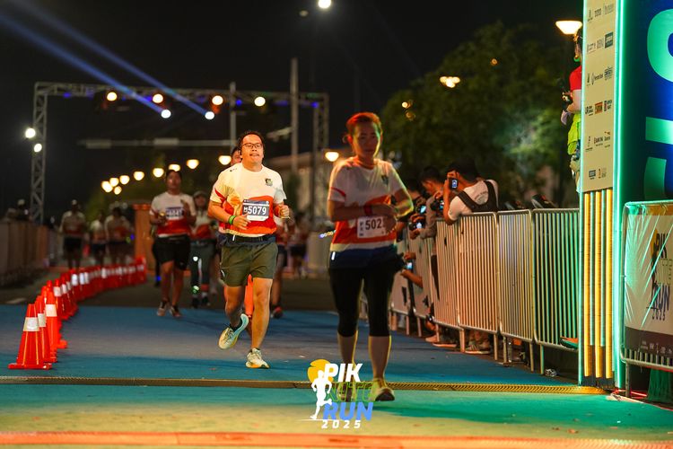 Race photo from PIK NITE RUN 2025