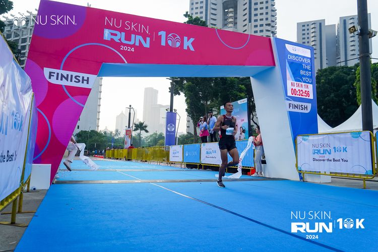 Race photo from Nu Skin Run 10K