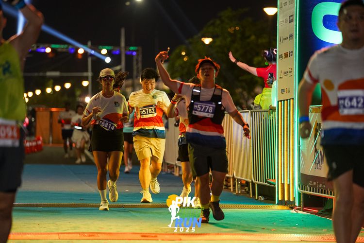 Race photo from PIK NITE RUN 2025