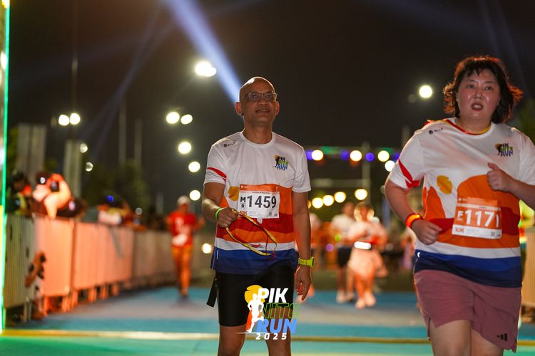 Race photo from PIK NITE RUN 2025