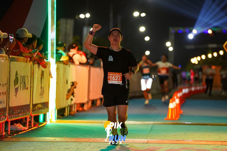 Race photo from PIK NITE RUN 2025