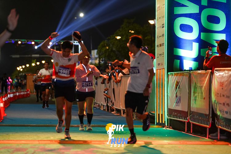 Race photo from PIK NITE RUN 2025