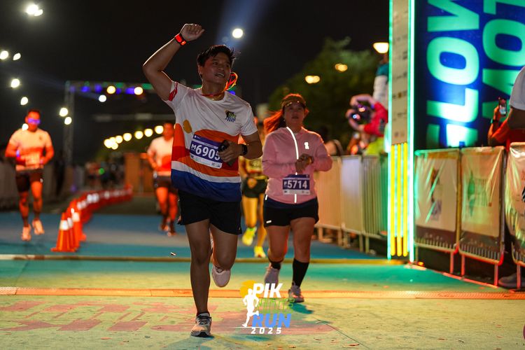 Race photo from PIK NITE RUN 2025