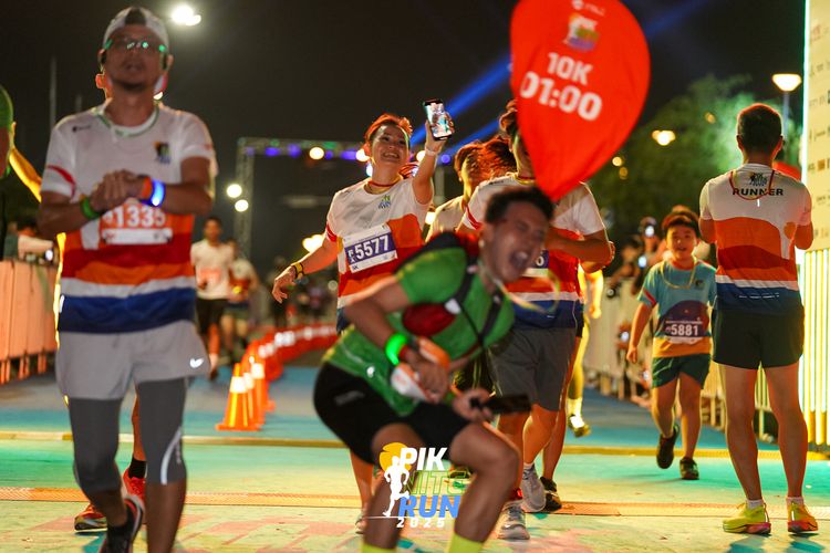 Race photo from PIK NITE RUN 2025