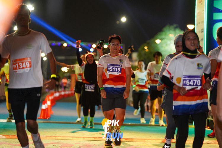 Race photo from PIK NITE RUN 2025