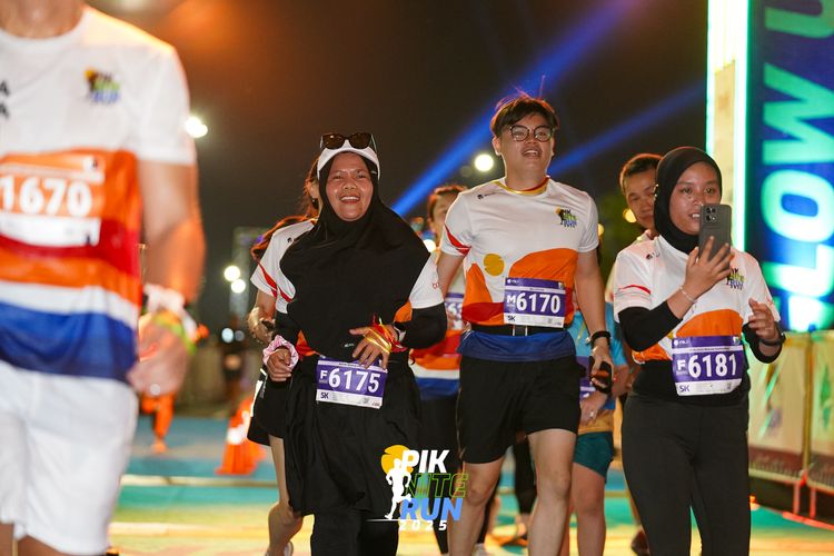 Race photo from PIK NITE RUN 2025