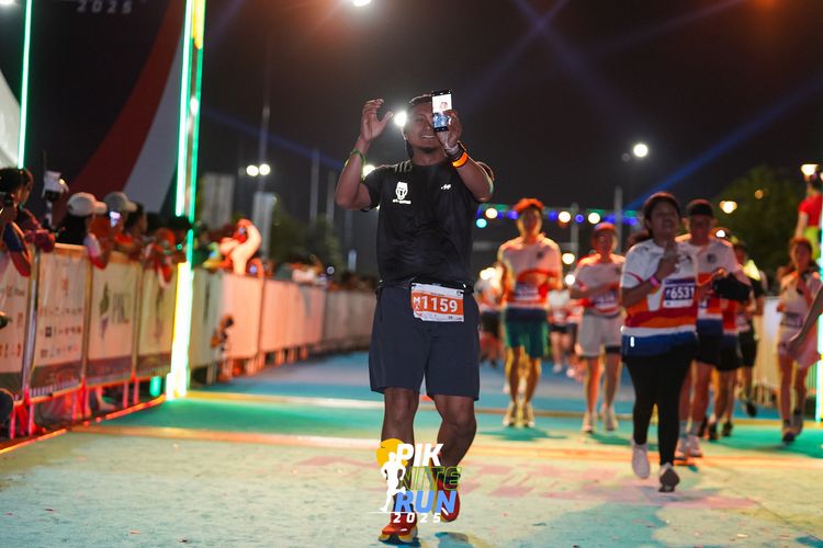 Race photo from PIK NITE RUN 2025