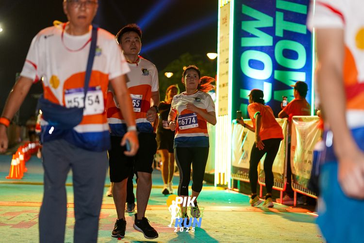 Race photo from PIK NITE RUN 2025