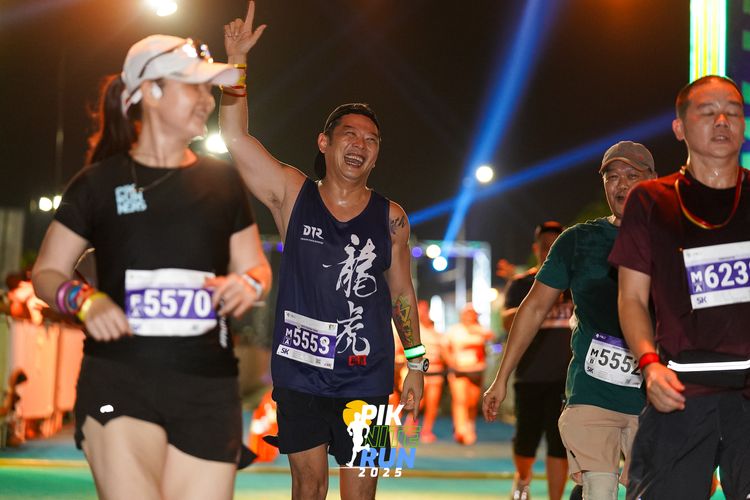 Race photo from PIK NITE RUN 2025