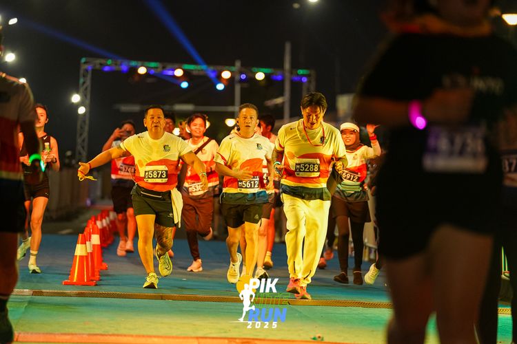 Race photo from PIK NITE RUN 2025