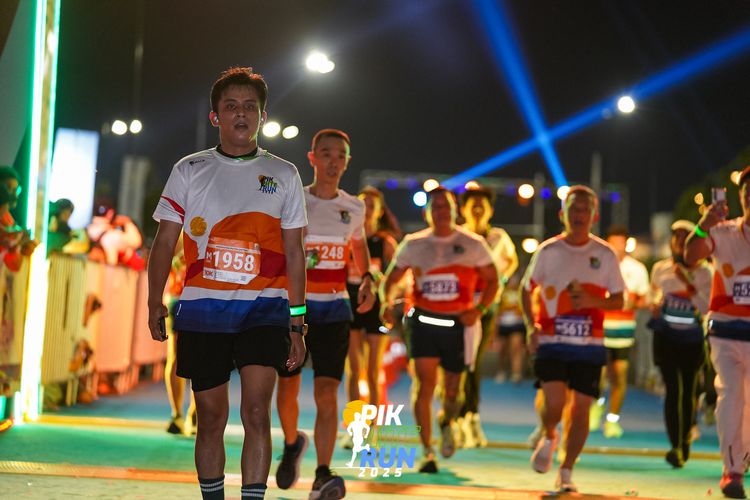 Race photo from PIK NITE RUN 2025