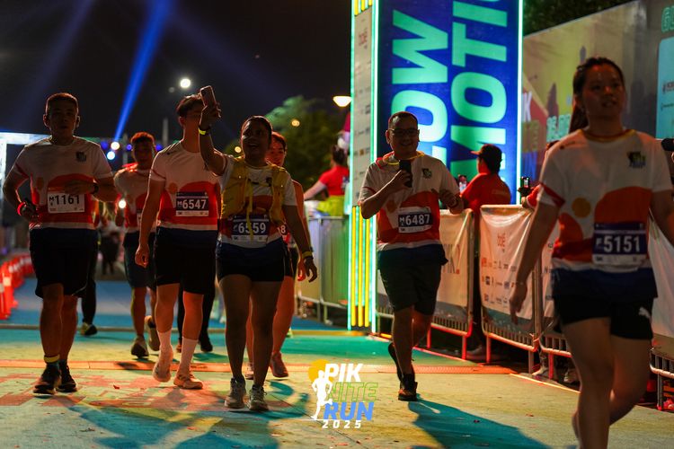 Race photo from PIK NITE RUN 2025