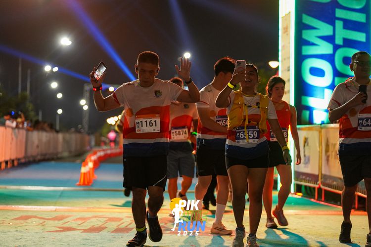 Race photo from PIK NITE RUN 2025
