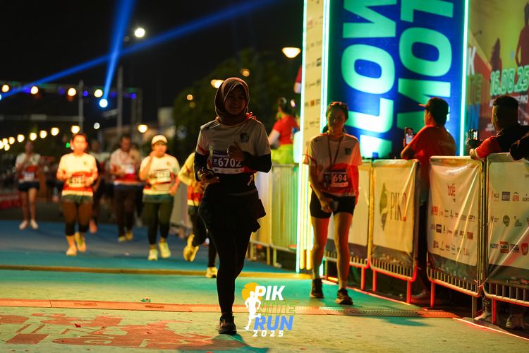 Race photo from PIK NITE RUN 2025
