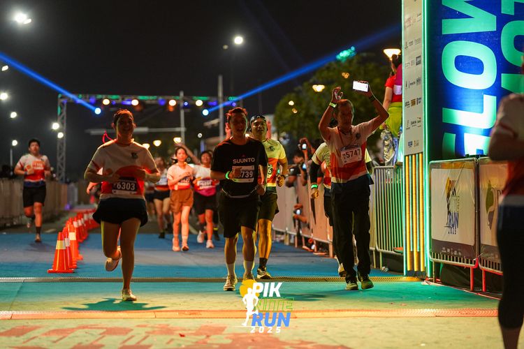 Race photo from PIK NITE RUN 2025