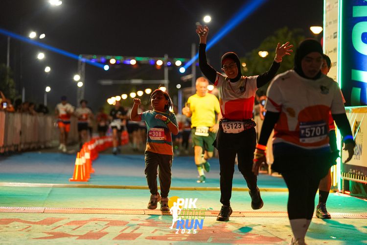 Race photo from PIK NITE RUN 2025