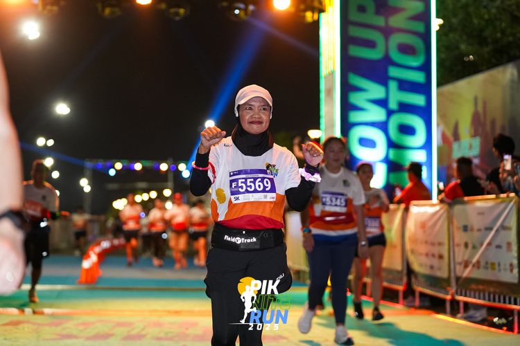 Race photo from PIK NITE RUN 2025