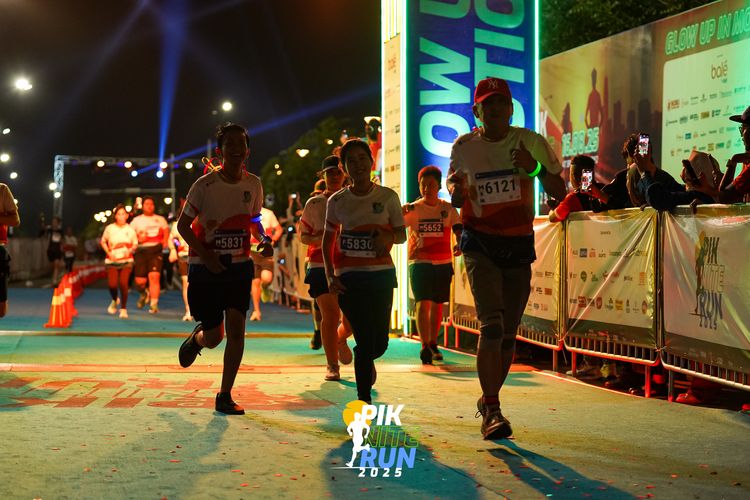 Race photo from PIK NITE RUN 2025