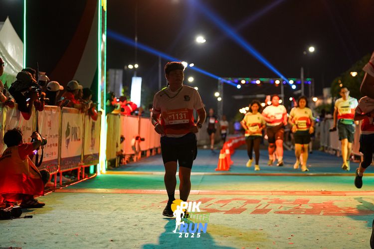 Race photo from PIK NITE RUN 2025