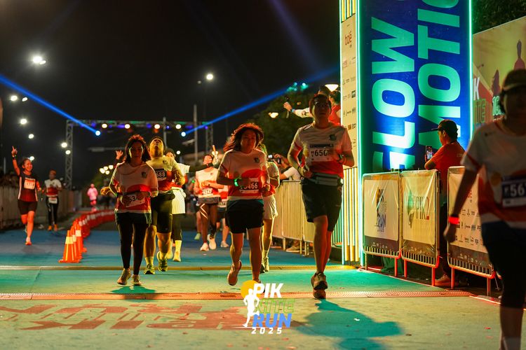 Race photo from PIK NITE RUN 2025