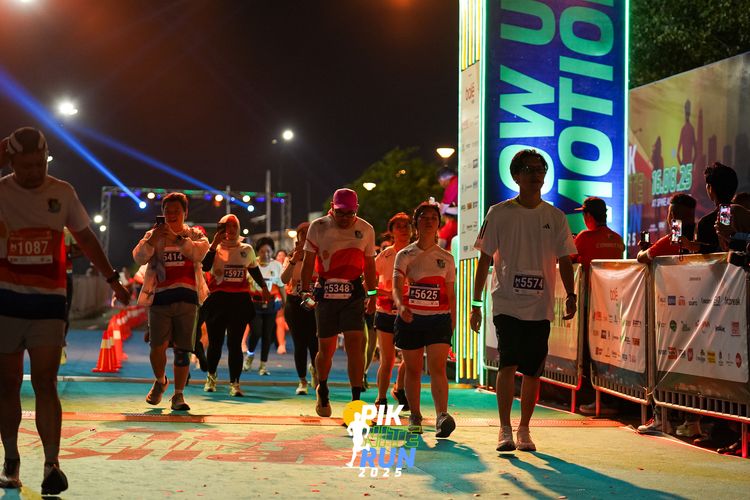 Race photo from PIK NITE RUN 2025