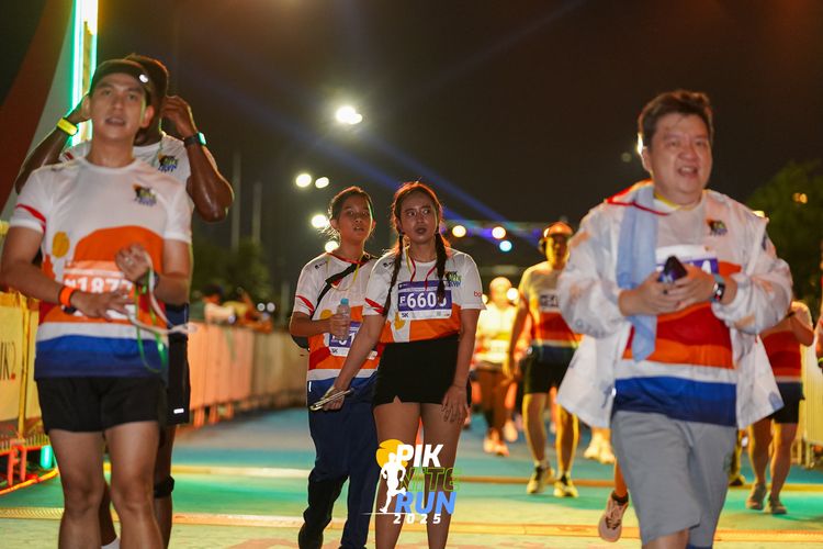 Race photo from PIK NITE RUN 2025
