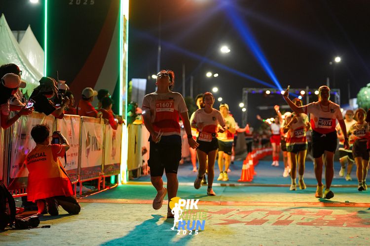Race photo from PIK NITE RUN 2025