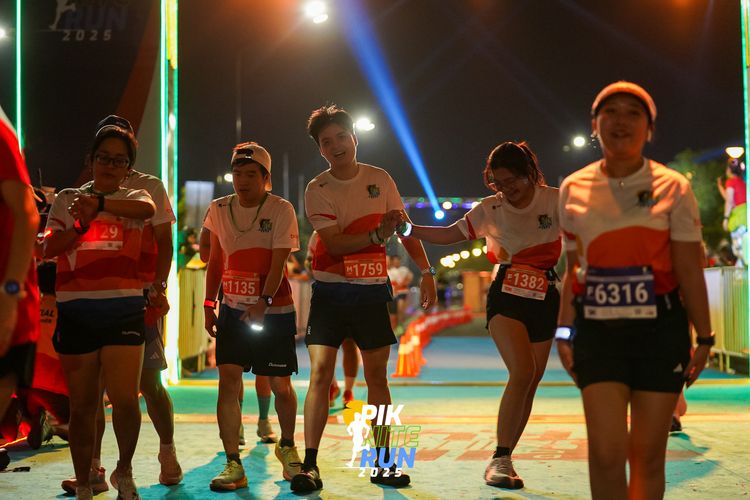 Race photo from PIK NITE RUN 2025