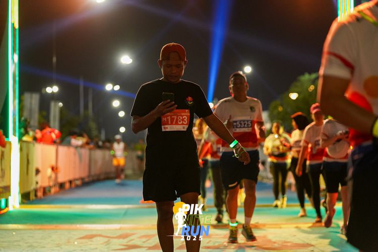 Race photo from PIK NITE RUN 2025