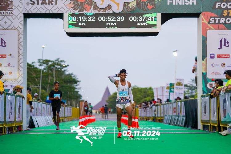 Race photo from Arutmin Borneo Run 2024