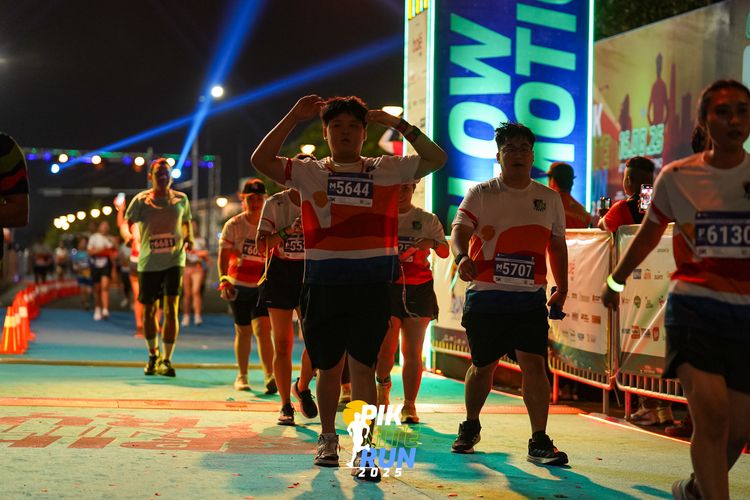 Race photo from PIK NITE RUN 2025