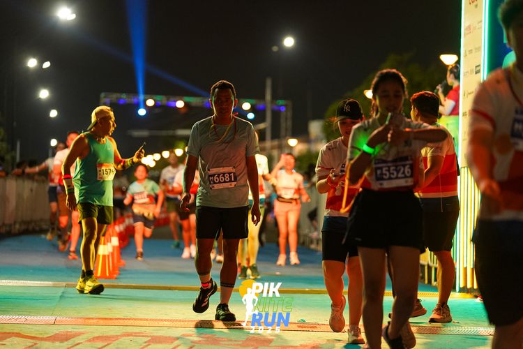 Race photo from PIK NITE RUN 2025