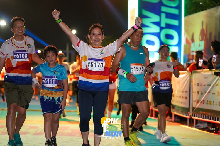 Race photo from PIK NITE RUN 2025