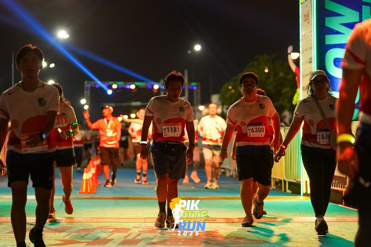 Race photo from PIK NITE RUN 2025