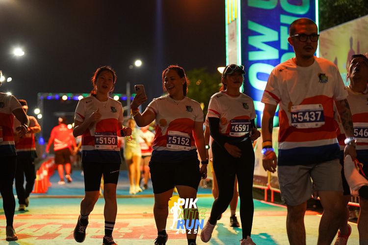 Race photo from PIK NITE RUN 2025