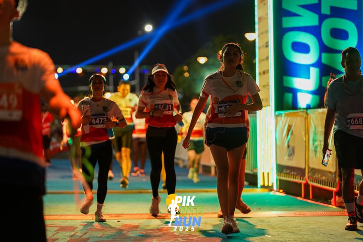 Race photo from PIK NITE RUN 2025