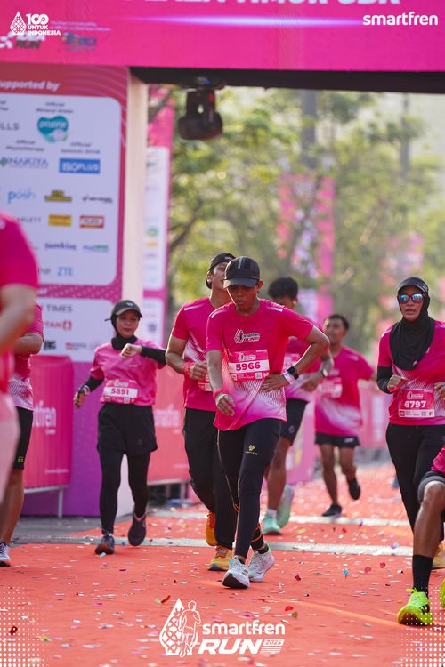 Race photo from Smartfren Run 2025 