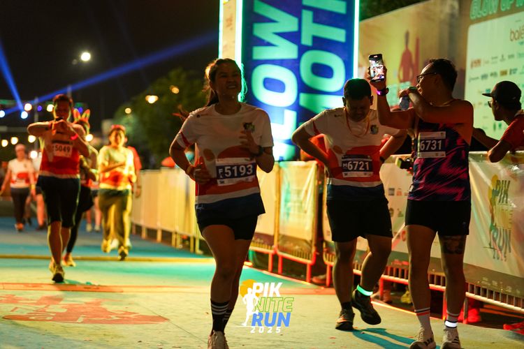 Race photo from PIK NITE RUN 2025