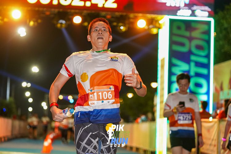 Race photo from PIK NITE RUN 2025