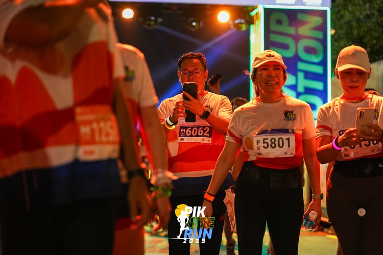 Race photo from PIK NITE RUN 2025